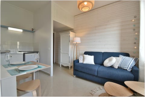 Kitchen or kitchenette, Living room, Seating area, Dining area, stove, wardrobe, kitchen