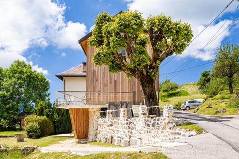 Property building, Spring, Day, Natural landscape, Garden view, Parking