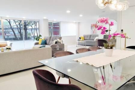Leonora MaiaHome-Amplio apt en Polanco a pasos de Masaryk 3BD + 3BT Apartment in Mexico City
