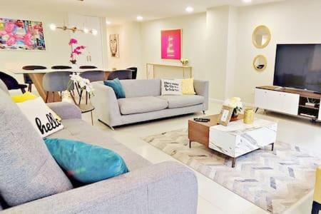 Leonora MaiaHome-Amplio apt en Polanco a pasos de Masaryk 3BD + 3BT Apartment in Mexico City