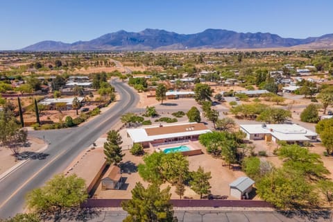 Luxe 4BR 2BTH l Pool & Grill l Central Location l Mountain View l Family Vacation l RV Site House in Sierra Vista