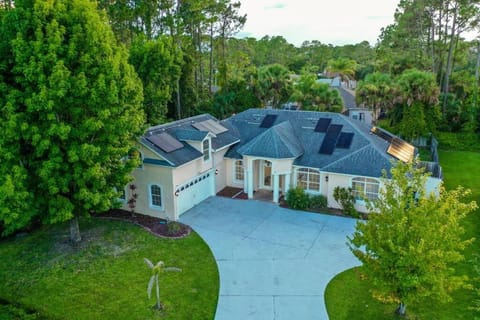 Salty Heated Pool Escape - Nearby Beach House in Palm Coast