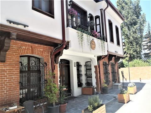 Facade/entrance