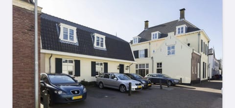 Property building, Day, Neighbourhood, Street view, Location, Parking
