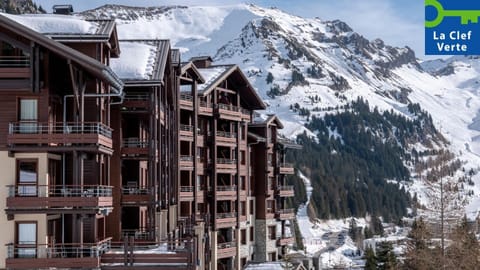 Property building, Nearby landmark, Day, Natural landscape, Winter, Mountain view