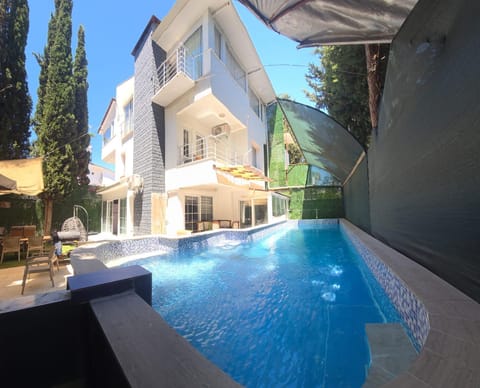 Property building, Swimming pool