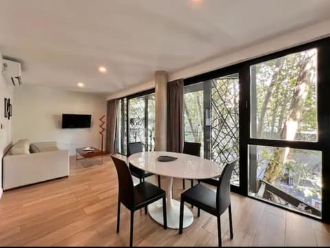 Communal lounge/ TV room, TV and multimedia, Living room, Seating area, Dining area, Evening entertainment