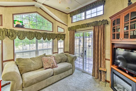 Cozy Gig Harbor Cottage about 2 Mi to Case Inlet! House in Hood Canal