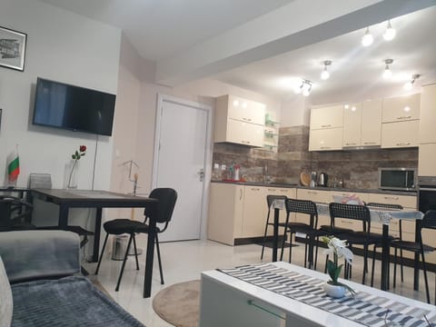 TV and multimedia, Living room, Seating area, Dining area, dishwasher, oven, stove
