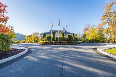 Property building, Facade/entrance, Garden