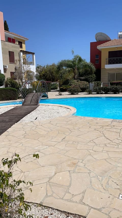 Property building, Day, Pool view, Swimming pool, Sports, sunbed