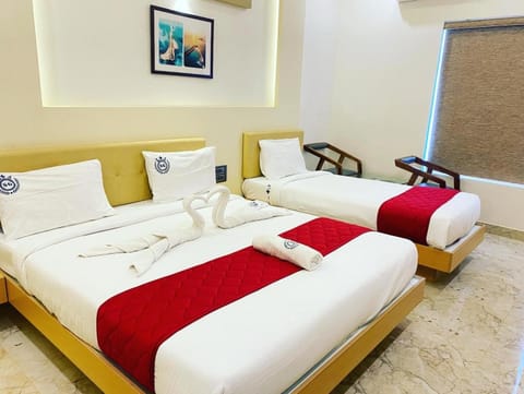 Photo of the whole room, Bedroom, towels