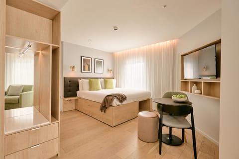 Bed, TV and multimedia, Living room, Bedroom