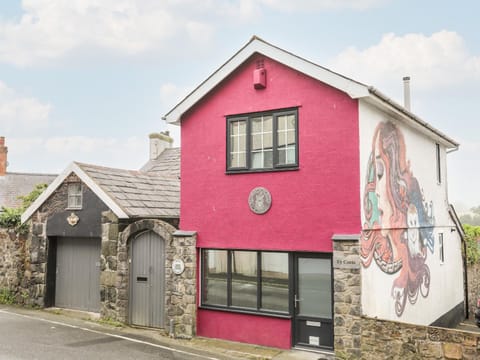 Ty Coets Coach House Apartment in Welsh Highland Railway; Caernarfon station
