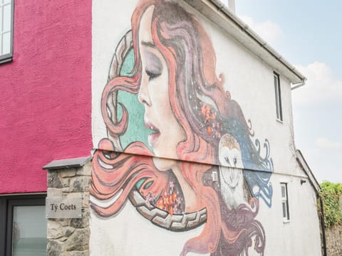 Ty Coets Coach House Apartment in Welsh Highland Railway; Caernarfon station