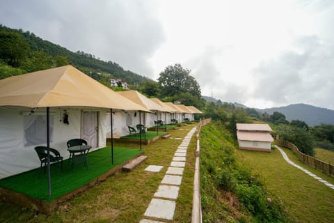 Property building, Natural landscape, Garden, Garden view, Mountain view
