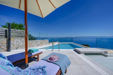 Balcony/Terrace, Sea view, Swimming pool