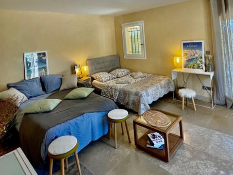 Independent Panoramic Studio with Pool - Le Tholonet Apartment in French Riviera