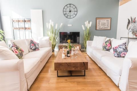 - SUBLIME VILLA FELICIDAD - Proche hypercentre - Parking - Terrasse - WiFi House in Bourgogne-Franche-Comté