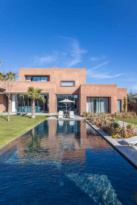 Property building, Day, Garden, Garden view, Pool view, Swimming pool