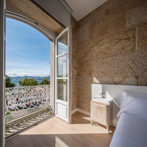 Bed, Bedroom, Sea view