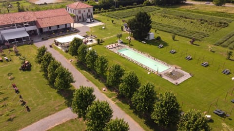 Property building, Spring, Day, Natural landscape, Bird's eye view, Garden, Garden view, Pool view, Swimming pool, Swimming pool, sunbed