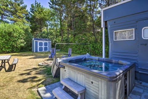 Coastal PNW Gem with Hot Tub - Walk to Beach! House in Grayland