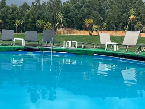 Swimming pool, sunbed