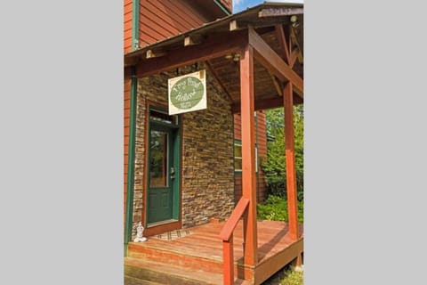 Frog Pond Hollow Lodge House in Georgia