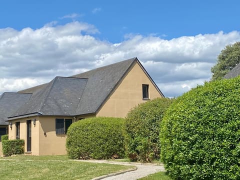Cottage Anadwen au pied du lac au duc et son golf House in Ploërmel