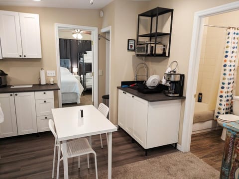 Private Entrance 1 Bd Guest Suite in Cypress Gardens near Legoland Bed and Breakfast in Winter Haven