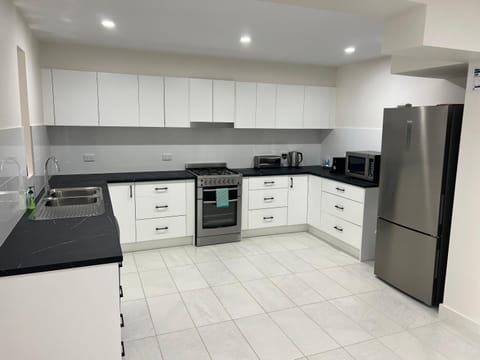 Kitchen or kitchenette, minibar, pet friendly, stove, toaster
