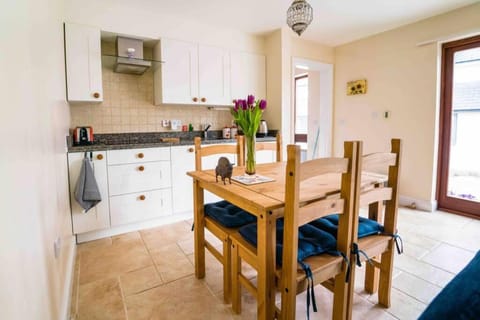 Bwthyn Bach Cozy country retreat House in Wales