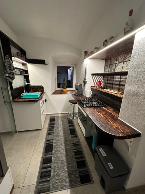 Kitchen or kitchenette, dishwasher, stove