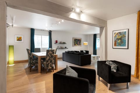 Living room, Seating area, Dining area, fireplace