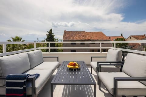 Holiday in Bol **** green Apartment in Bol