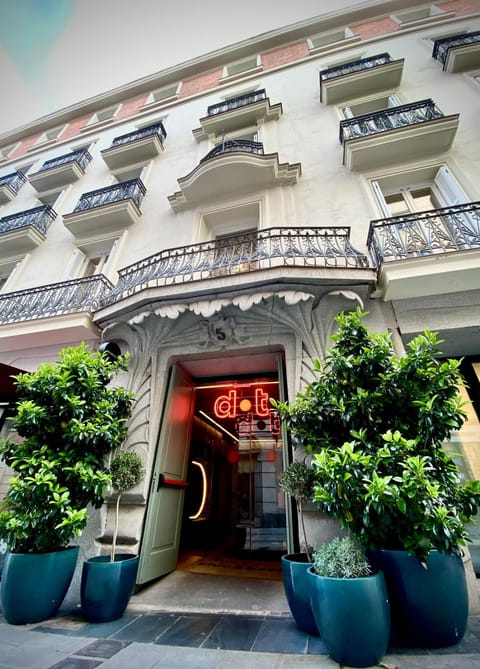 Facade/entrance