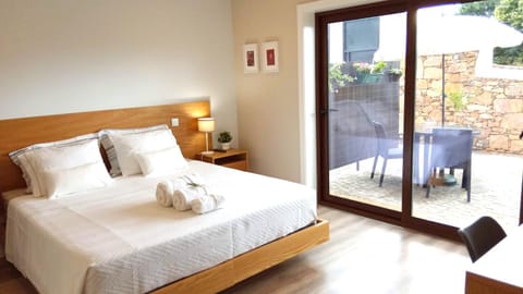 Bed, Balcony/Terrace, Bedroom