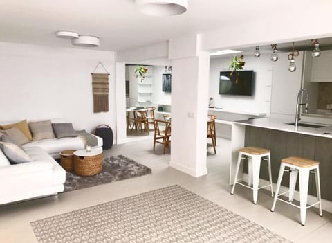 TV and multimedia, Kitchen or kitchenette, Living room, Seating area, Dining area, minibar, oven