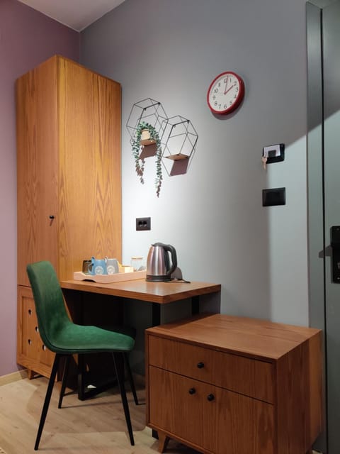 hair dresser, wardrobe