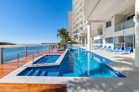 Swimming pool, Internal: Not applicable to any particular room