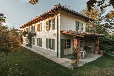 Property building, Facade/entrance, Garden