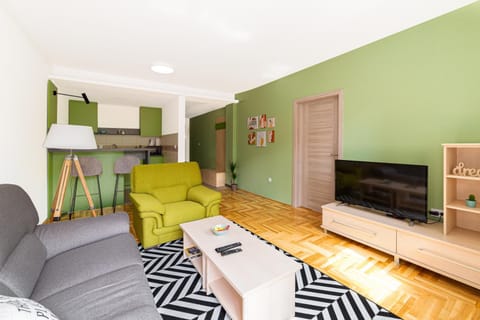 TV and multimedia, Living room, Seating area, Dining area, kitchen