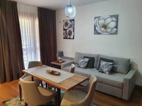 Day, Living room, Seating area, Dining area