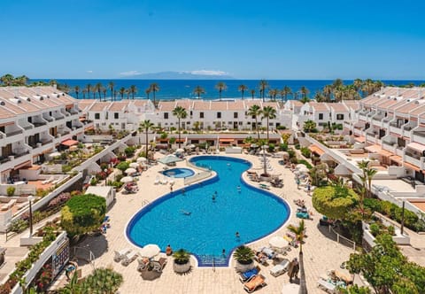 Property building, Nearby landmark, Communal lounge/ TV room, Day, Natural landscape, Bird's eye view, Beach, Pool view, Sea view, Swimming pool, Swimming pool, sunbed