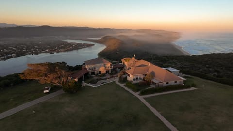 Property building, Natural landscape, Lake view, Sea view