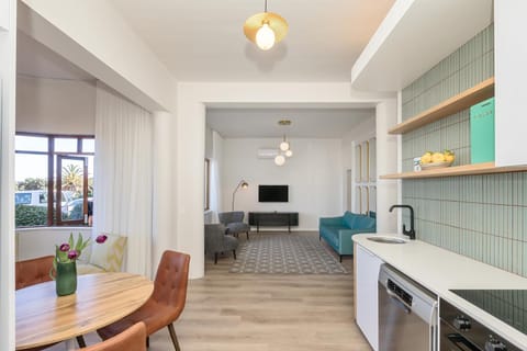 On the Beach in Camps Bay - fully equipped 2 bedroom apartment Apartment in Camps Bay