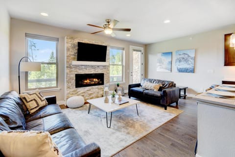 TV and multimedia, Living room, Seating area