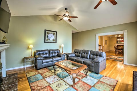 2-Tier Deck and Boat Parking Lake Hamilton Home House in Lake Hamilton