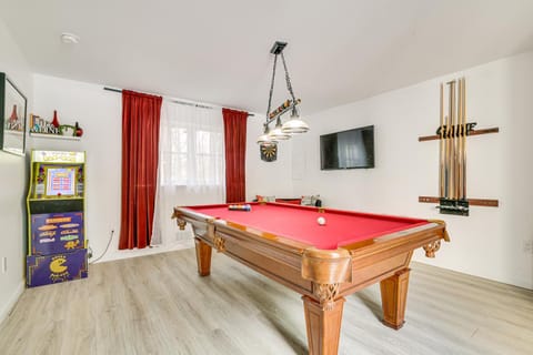 Fire Pit and Hot Tub Peaceful Poconos Farms Getaway House in Coolbaugh Township